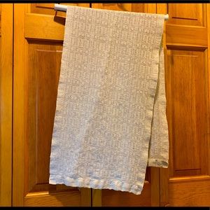 Linen table runner